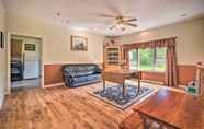 Lain-lain 5 Family-friendly Cassville Retreat w/ Deck!