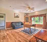 Others 5 Family-friendly Cassville Retreat w/ Deck!