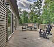 Others 3 Family-friendly Cassville Retreat w/ Deck!