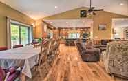 Lain-lain 7 Family-friendly Cassville Retreat w/ Deck!