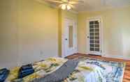 Others 2 Troy Townhome: 10 Mi to Downtown Albany!