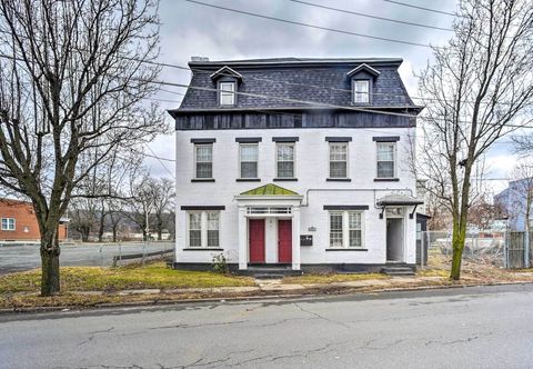 其他 Troy Townhome: 10 Mi to Downtown Albany!