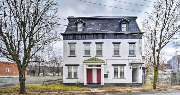 Others Troy Townhome: 10 Mi to Downtown Albany!