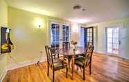 Others 7 Troy Townhome: 10 Mi to Downtown Albany!