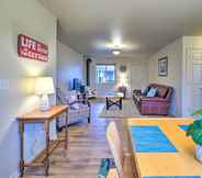 Others 6 Anacortes Condo - Walk to Town, Marina, + Bay!