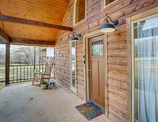 Others 2 Kingston Studio Cabin With Private Hot Tub!