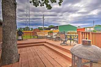 Lain-lain 4 Charming Vian Retreat w/ Private Deck & Grills!