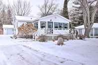 Lain-lain Green Lake Vacation Home w/ Screened Porch!