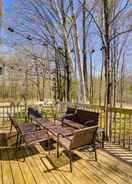 ภายใน Pet-friendly Wisconsin Cabin w/ Kayaks - Near Lake