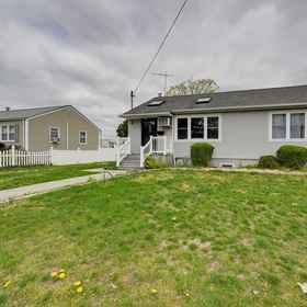 Primary image1North Babylon Home, Near Belmont Lake State Park!,Tanger Outlets飯店