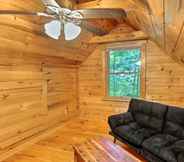 Others 7 Charming Murphy Cabin w/ Porch - Near Hiking!