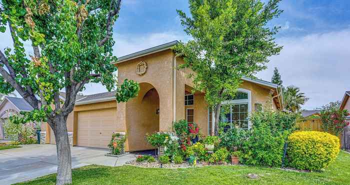 Others Peaceful Fresno Home, Near Popular Wineries!