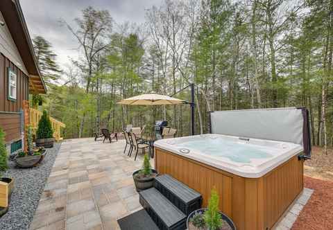 Others Tree-lined Murphy Cabin w/ Private Hot Tub!