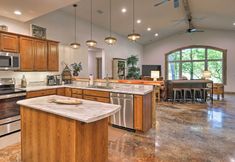 Others 6 Riverfront 'heaven on the White' w/ Covered Patio!