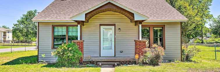 Others Centrally Located Lawton Home: Dogs Welcome!