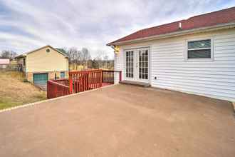 Others 4 Family-friendly Jonesborough Retreat w/ Yard!