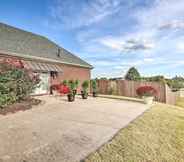 Others 5 Razorback Bungalow Getaway Near Stadium!