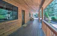 Others 2 Pinetop Cabin: Deck, Game Room, Grill & Yard!