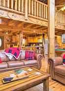 ภาพหลัก Fully Loaded Pigeon Forge Cabin: 5 Mi to Dollywood