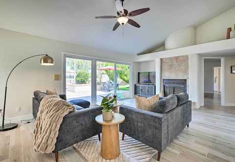 Lain-lain Chic Glendale Home w/ Private Pool & Grill!