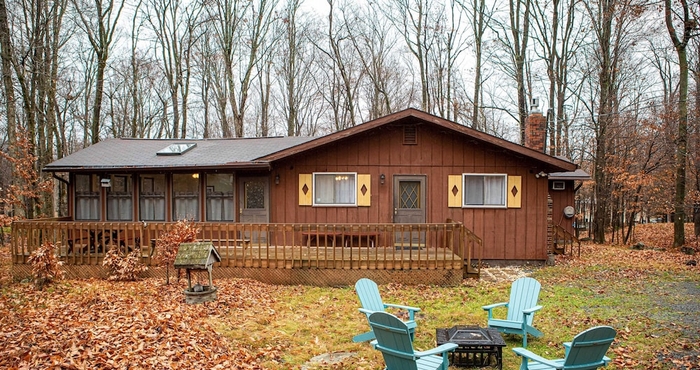 อื่นๆ Pocono Cozy Ranch Home: Short Walk to Lake & Beach