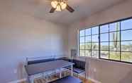 Khác 7 Secluded Marana Home w/ Viewing Decks + Privacy!