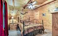 Others 3 Mtn Cabin w/ Hot Tub & Deck 12 Mi to Pigeon Forge!
