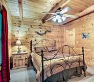 Others 3 Mtn Cabin w/ Hot Tub & Deck 12 Mi to Pigeon Forge!