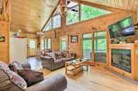 Lainnya Mtn Cabin w/ Hot Tub & Deck 12 Mi to Pigeon Forge!