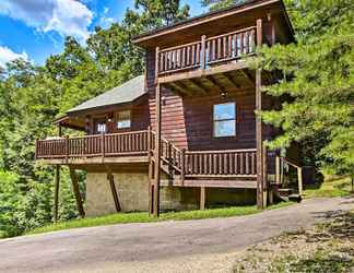 Others 2 Mtn Cabin w/ Hot Tub & Deck 12 Mi to Pigeon Forge!