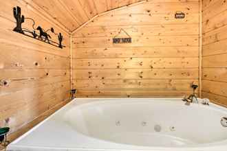 Lainnya 4 Mtn Cabin w/ Hot Tub & Deck 12 Mi to Pigeon Forge!