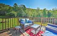 Lain-lain 5 Cozy Apt w/ Hot Tub & Deck, 10 Mi to Stowe Resort!