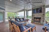 Others Luxe Osage Beach Lake House w/ Dock & Fire Pit