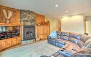 Lainnya 6 Luxe Lake Latoka Home w/ Dock, Hot Tub & Game Room