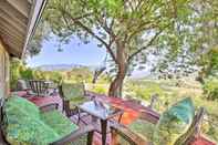 อื่นๆ Hilltop Home in Wine Country w/ Hot Tub & Views!