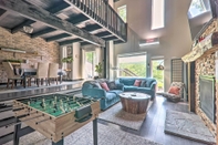 Lain-lain Stylish Tannersville Townhome w/ Fire Pit!