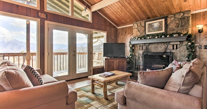 Others Cozy Gatlinburg Cabin w/ Hot Tub & Mountain Views!