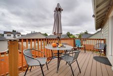 Khác Springfield Apt w/ Deck + Central Location!