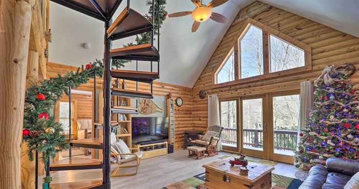 Others Cozy Beech Mountain Retreat w/ 2 Decks & Fire Pit!