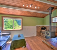 อื่นๆ 2 Tranquil + Cozy Yelm Cabin Along Nisqually River!