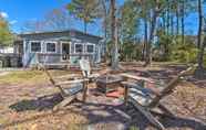 Lain-lain 4 Sunny Oak Island Retreat - 3 Blocks to Beach!