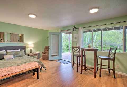 Others Soothing Studio w/ Lush Views: 2 Mi to Beach!