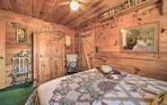 Others 4 Cozy Franklin Cabin Near Hiking & Waterfalls!