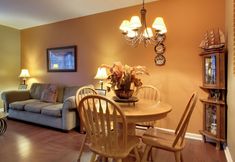 Lainnya 5 Parkway Condo ~ Walk to Island in Pigeon Forge!