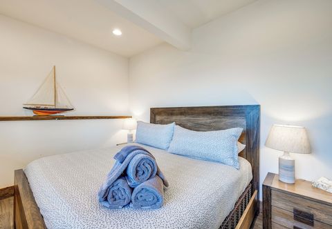 Others Oceanfront Home w/ Hot Tub, Sauna, 8 Mi to Newport