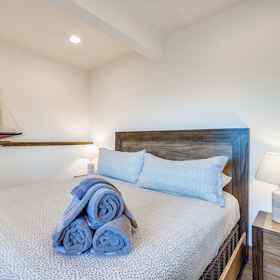 Interior 1 บ้านริมทะเลพร้อมอ่างน้ำร้อนและซาวน่า ประมาณ 8 ไมล์ ถึงนิวพอร์ต, โรงแรม & ที่พัก Edge Art Gallery