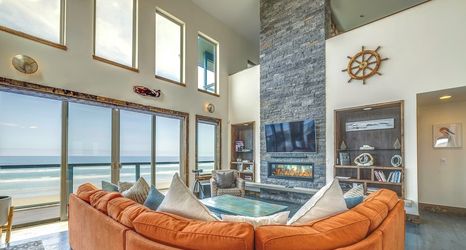 Lainnya 2 Oceanfront Home w/ Hot Tub, Sauna, 8 Mi to Newport