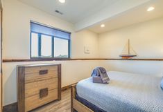 Others 5 Oceanfront Home w/ Hot Tub, Sauna, 8 Mi to Newport