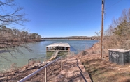 Lain-lain 6 Lakefront Greers Ferry Cabin w/ Covered Boat Slip!