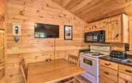 Lainnya 4 Cozy Anchors Away Cabin Hideaway w/ Fire Pit!